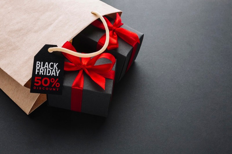 Acheter des cadeaux de Noël le vendredi noir