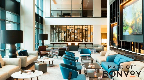 Marriott Bonvoy hotel interieur: met BravoKorting promoties kunt u op vakantie gaan en geld besparen