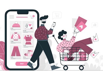 Hombre llevando en un carrito a su mujer haciendo compras felices