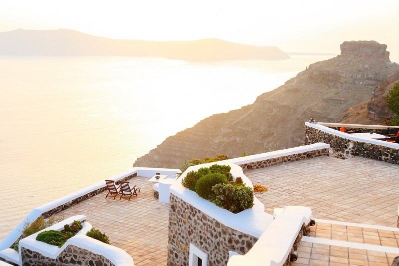 Vista mare dal balconcino per le vacanze: trova il tuo bonus scontato per le vacanze