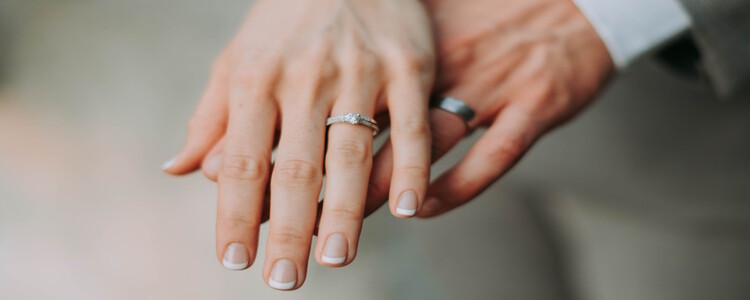 Romantik pur trotz Inflation: Tipps für Deine Low Budget Hochzeit