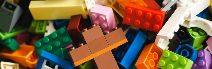 Piezas de colores de la marca LEGO