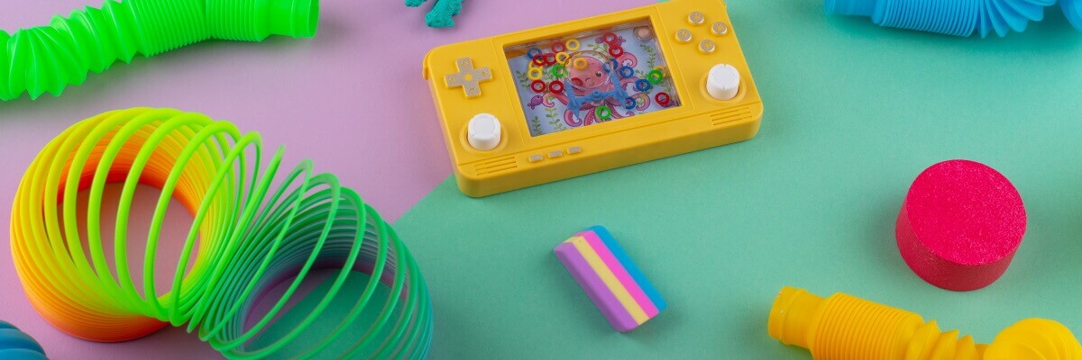 Juegos de los años 80/90 sobre un fondo de colores