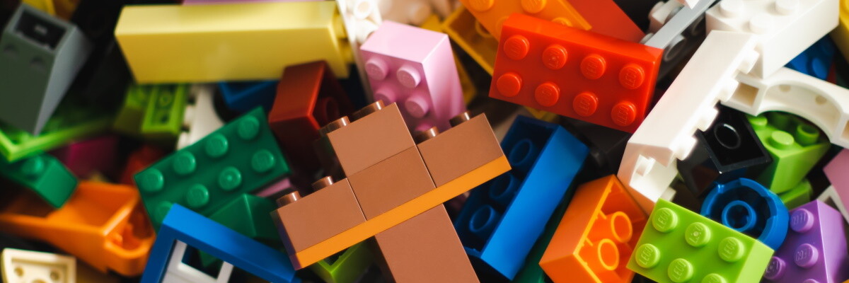 Piezas de colores de la marca LEGO
