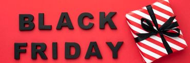 Imagen de las palabras Black Friday con fondo rojo y caja de regalo