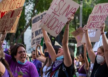Manifestación de mujeres empoderadas