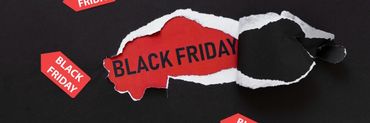 fondo negro y rojo con la frase Black Friday