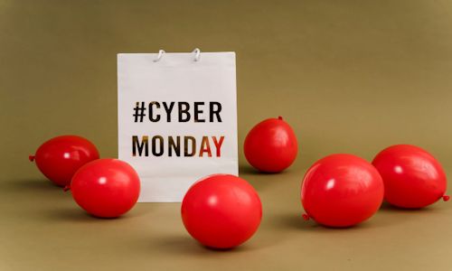 Aproveite as ofertas de Cyber Monday 2025! Banner com Cyber Monday escrito e balões vermelhos